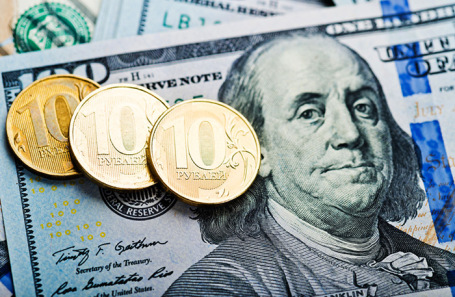 Коридор от 72 до 74 рублей: Минэкономики спрогнозировало курс доллара на три года вперед