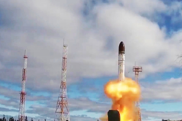   Командующий РВСН Каракаев: Ракета "Сармат" сможет летать через Южный полюс 