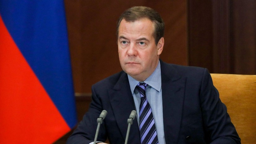 Медведев сообщил, что сам пишет посты для своего Telegram-канала