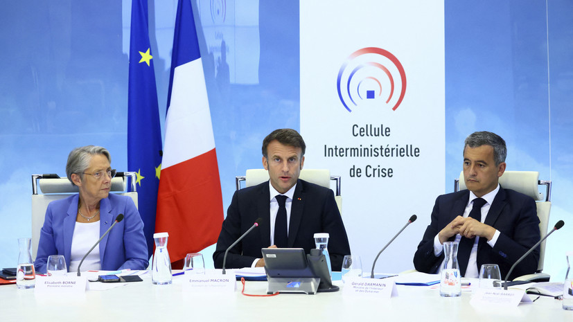 Макрон: власти Франции будут устанавливать личности призывающих к протестам в соцсетях